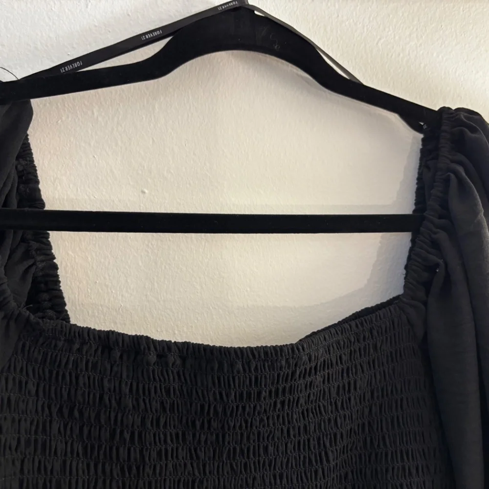 Forever 21 Smocked Puff Sleeve Crop Top – Black – Large - Picture 5 of 9